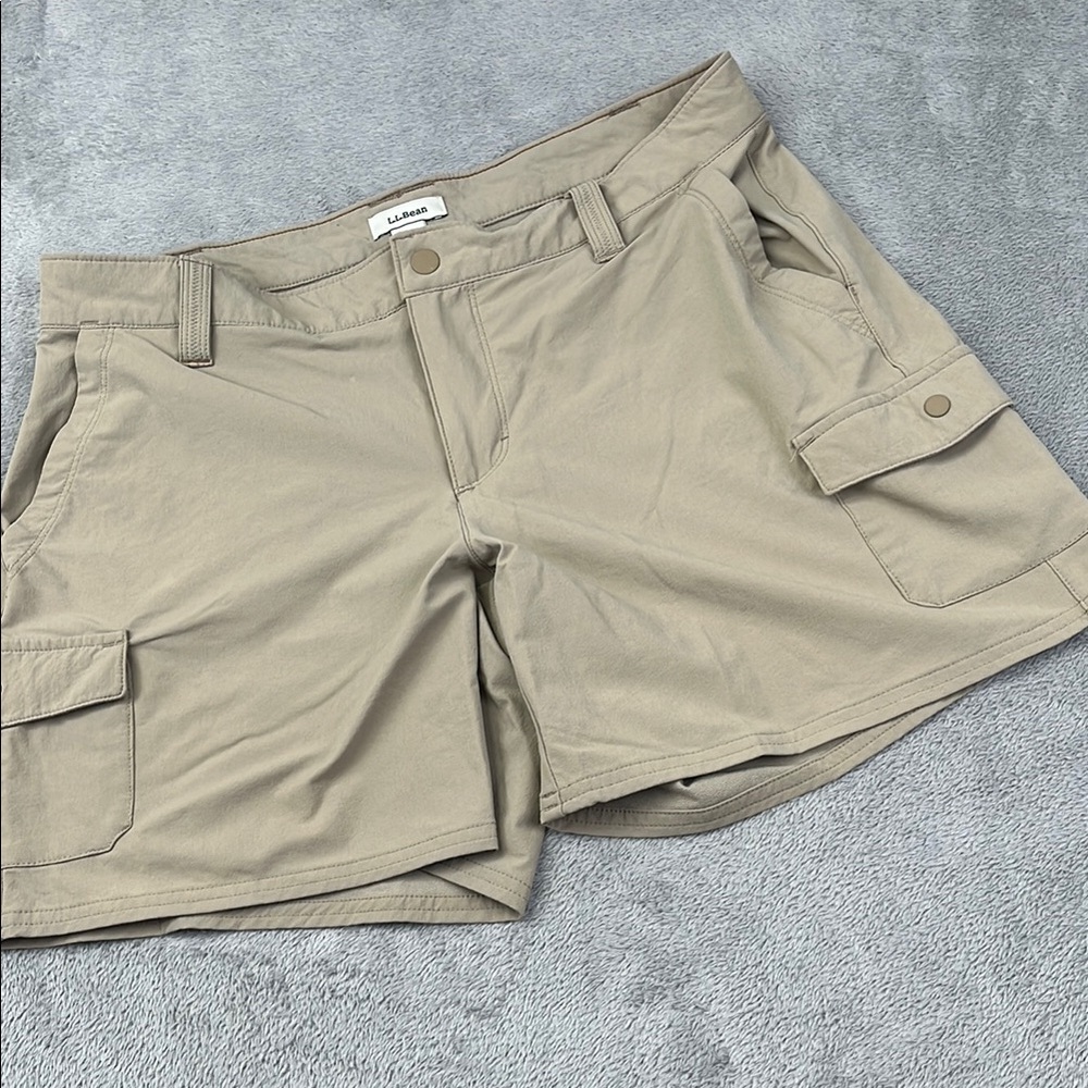 L.L. Bean 8 Womens‎ Tan Cargo Shorts for Outdoor Adventures FLAW